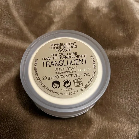 Laura Mercier Translucent Loose Setting Powder - Picture 3 of 5